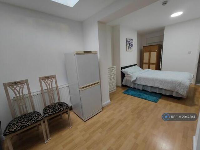 Studio for rent in Cat Hill