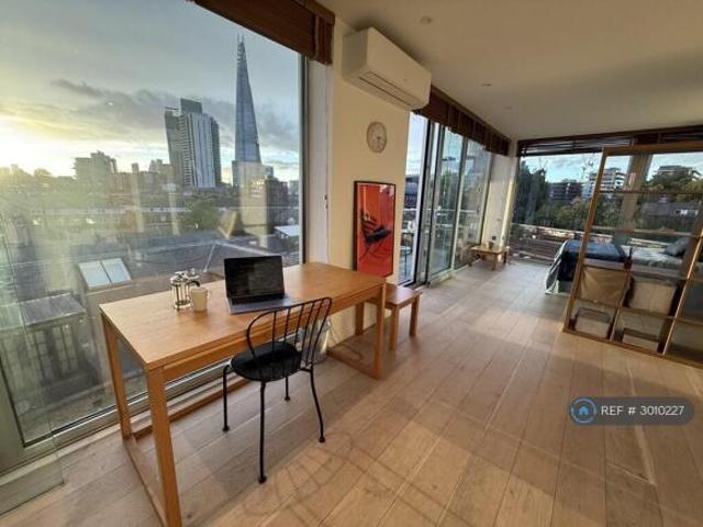Studio for rent in Cat Hill