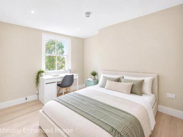 Studio for rent in Cat Hill, England