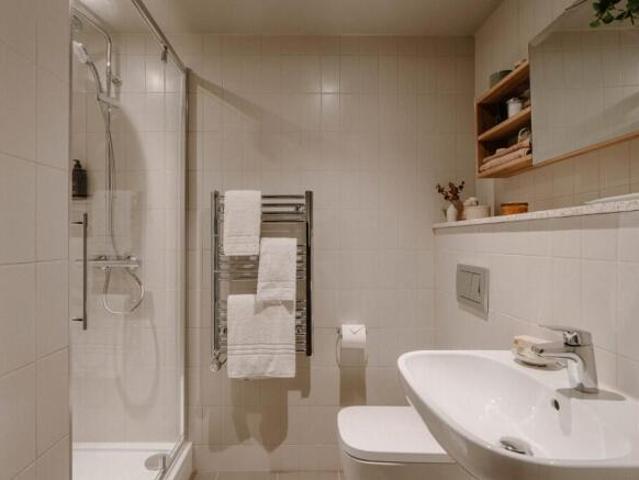 Studio for rent in Cat Hill