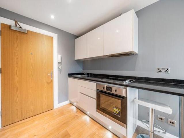 Flat for rent in Cat Hill