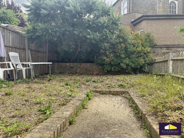 Studio for rent in Cat Hill