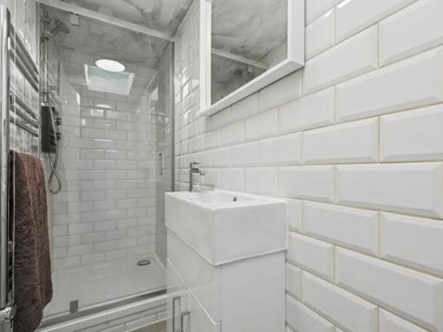 Studio for rent in Cat Hill, England