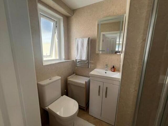 Flat for rent in Lipson, Mount Wise