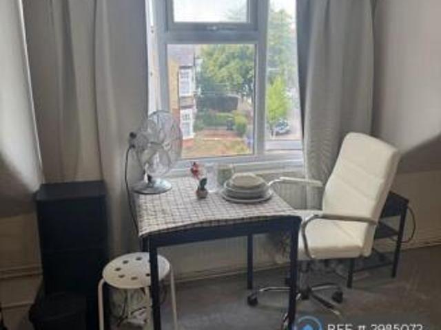 Studio for rent in Cat Hill