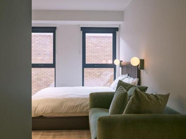 Studio for rent in Cat Hill, England