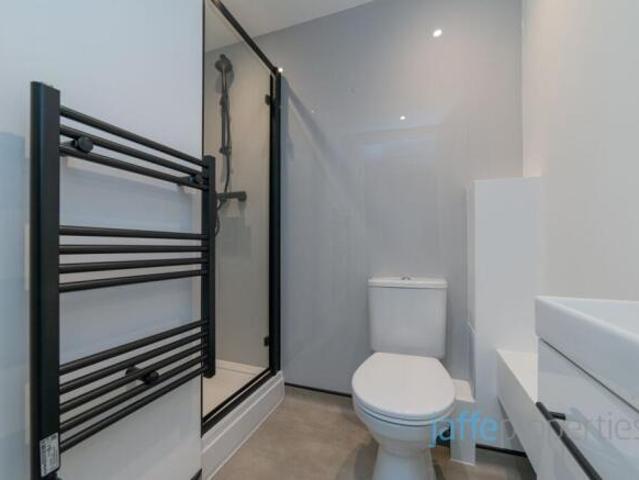 Studio for rent in Cat Hill, England