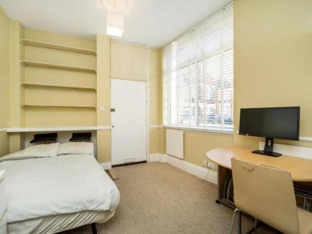 Flat for rent in Cat Hill