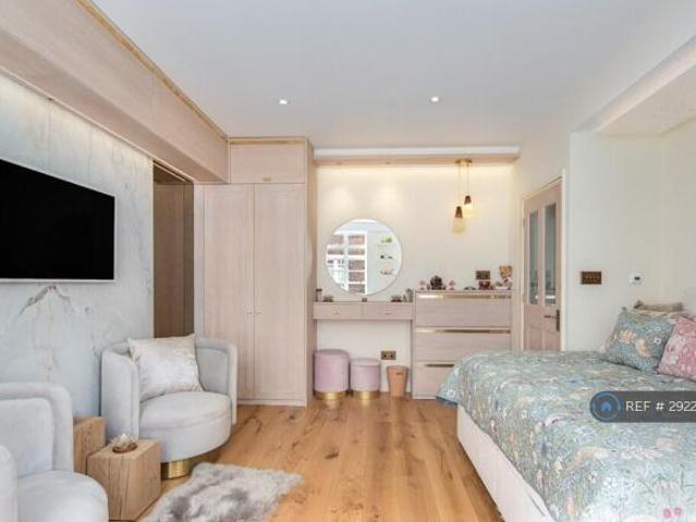 Studio for rent in Cat Hill