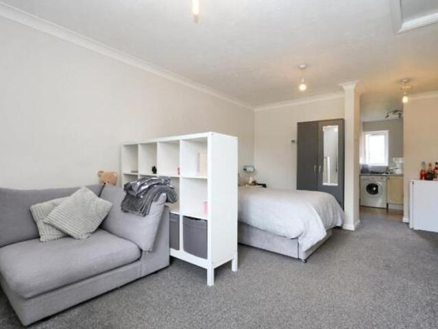 Studio for rent in Cheam, Greater London