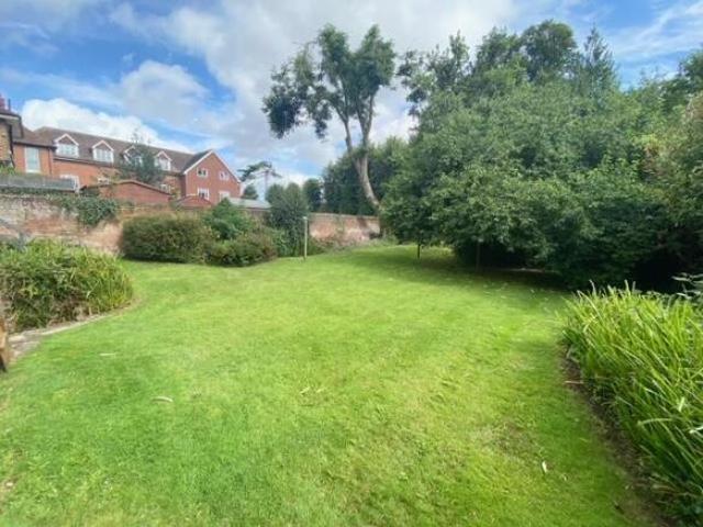 Studio for rent in The Bridge, Kent