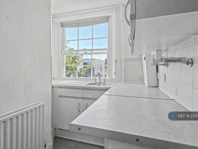 Studio for rent in Cat Hill