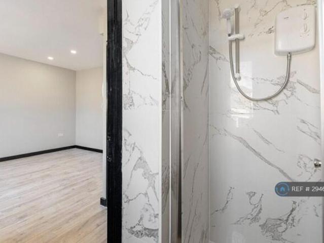 Studio for rent in Cat Hill