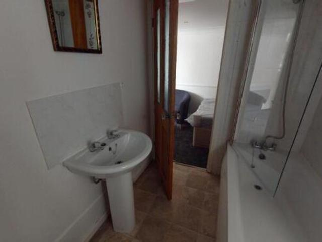 Studio for rent in Kirkstall, West Yorkshire