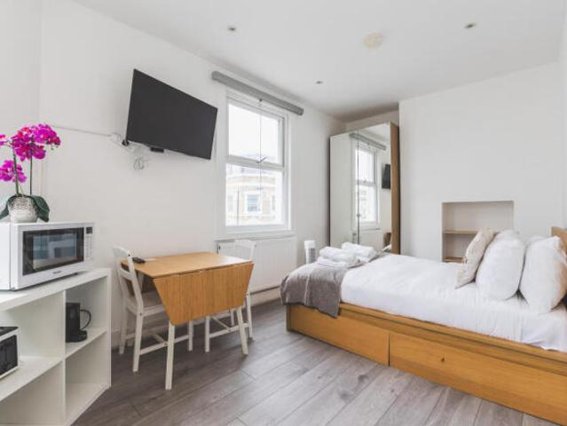 Studio for rent in Cat Hill