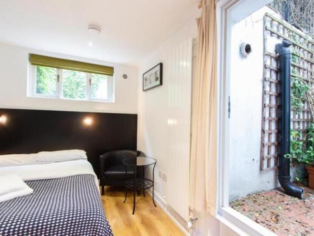 Studio for rent in Cat Hill