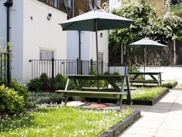 Studio for rent in Cat Hill