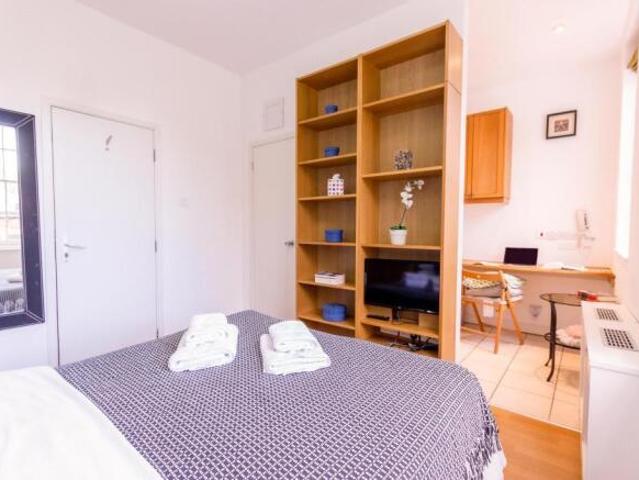 Studio for rent in Cat Hill
