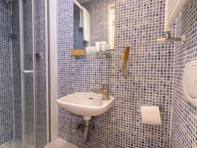 Studio for rent in Cat Hill