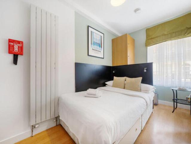 Studio for rent in Cat Hill