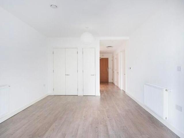 Studio for rent in Cat Hill