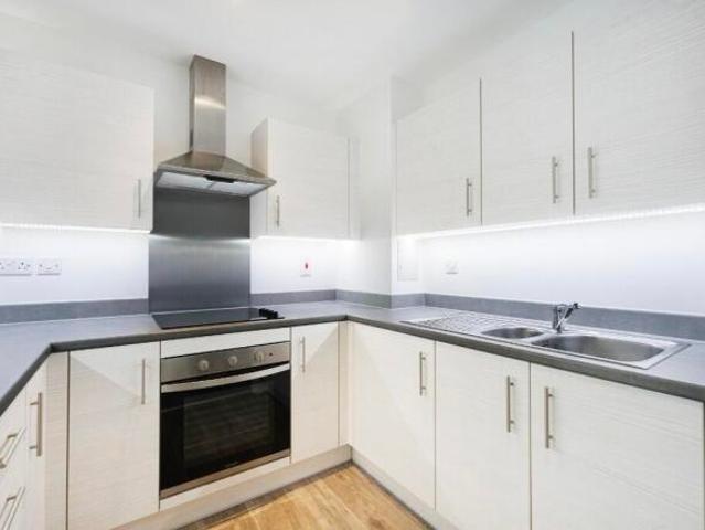 Studio for rent in Cat Hill