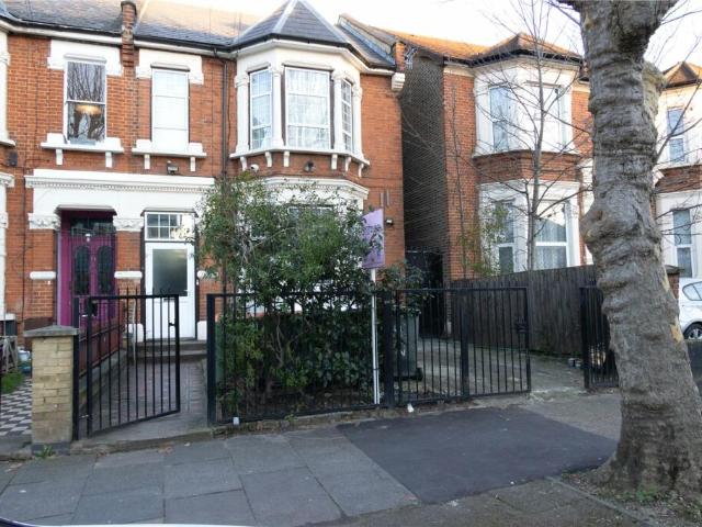 Studio for rent in Forest Gate