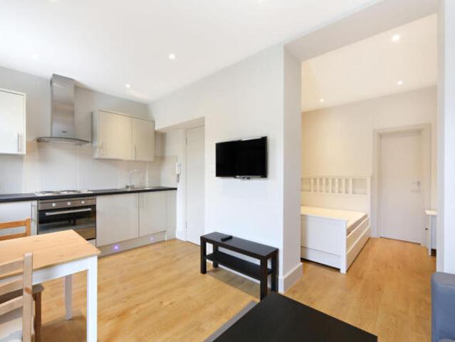 Studio for rent in Cat Hill