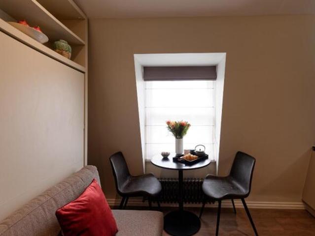 Studio for rent in Cat Hill, England