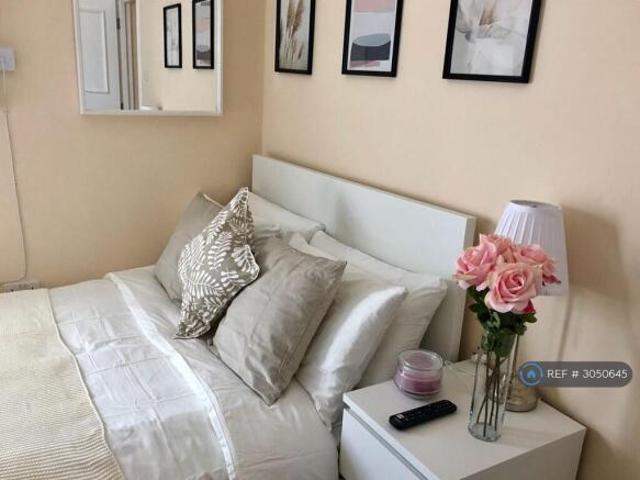 Studio for rent in Cat Hill