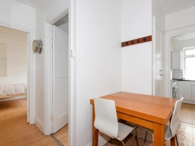 Flat for rent in Cat Hill