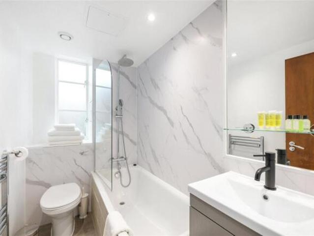 Studio for rent in Cat Hill, England