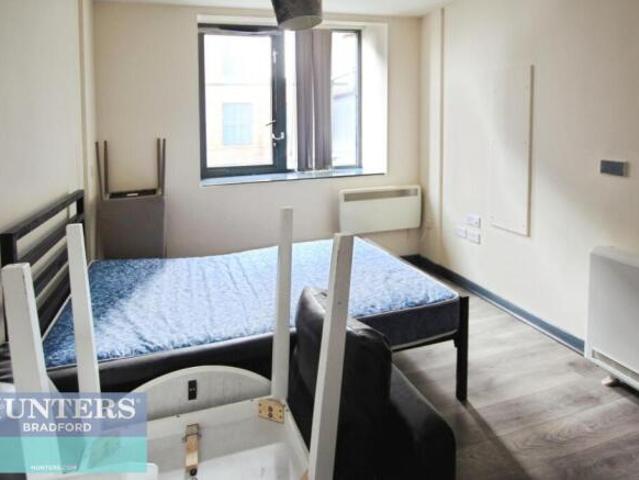 Studio for rent in West Yorkshire
