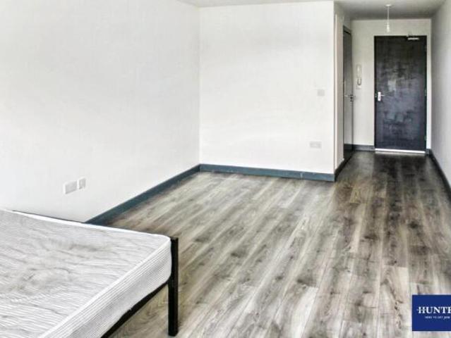 Studio for rent in West Yorkshire