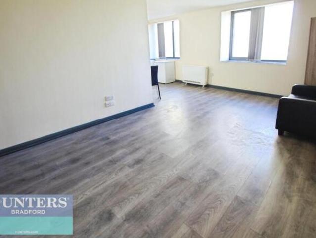 Studio for rent in West Yorkshire