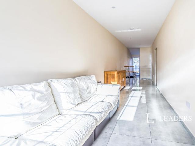 Flat for rent in London Borough of Croydon, Cat Hill