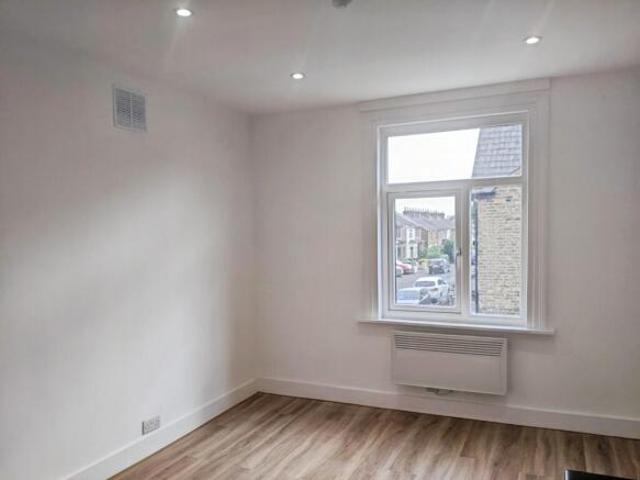 Flat for rent in Wallington, Greater London