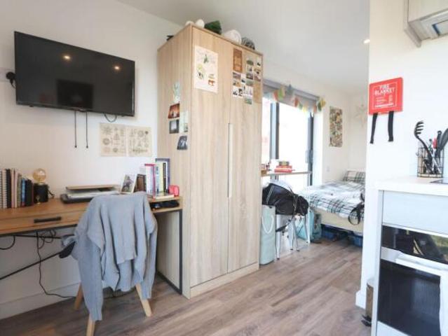 Studio for rent in Bare, Lancashire