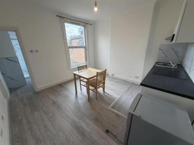 Studio for rent in Palmers Green, Greater London