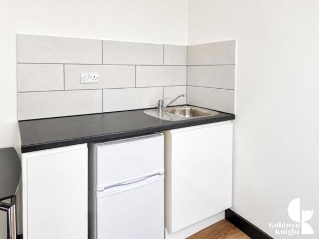 Studio for rent in Cat Hill, England