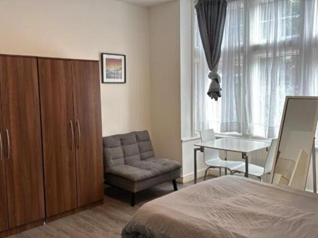 Studio for rent in Cat Hill