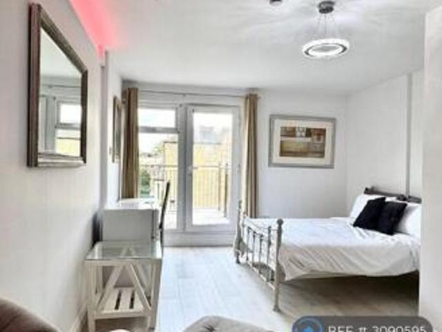 Studio for rent in Hull, Hull and East Yorkshire