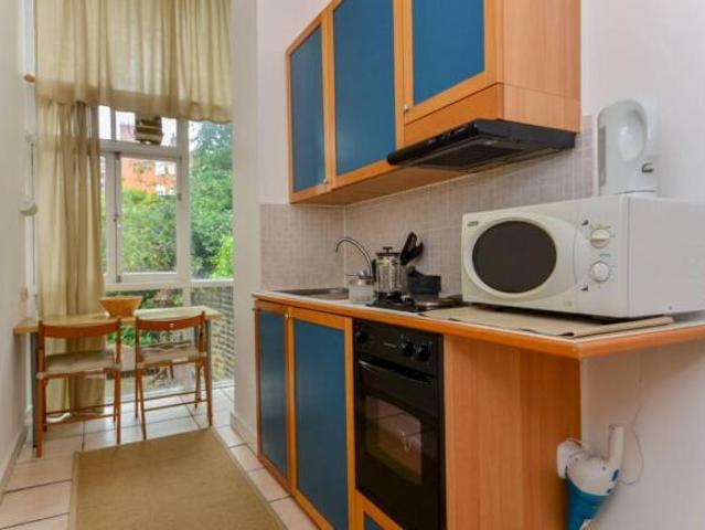 Studio for rent in Cat Hill