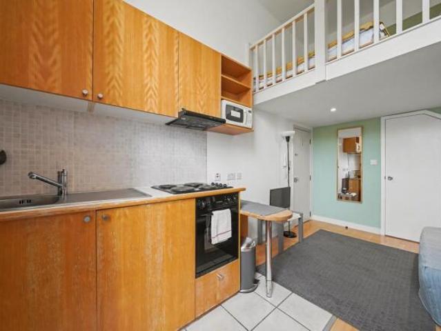 Studio for rent in Cat Hill