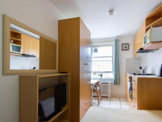Studio for rent in Cat Hill