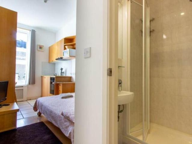 Studio for rent in Cat Hill, England