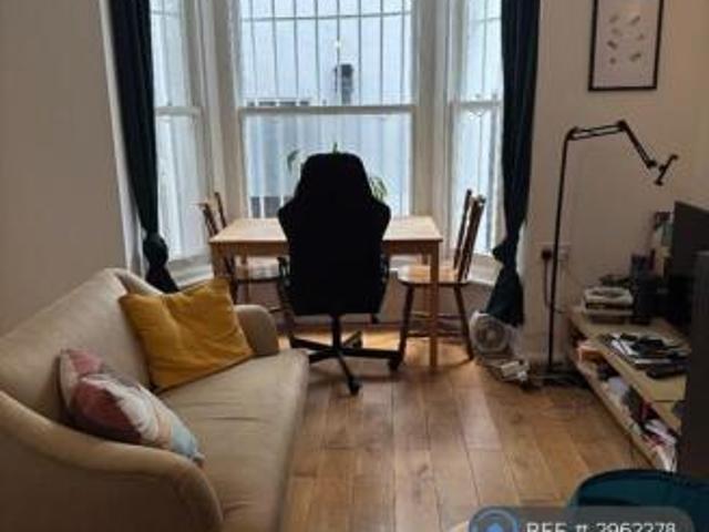 Studio for rent in Cat Hill