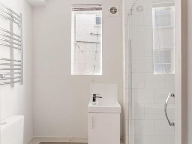 Studio for rent in Cat Hill