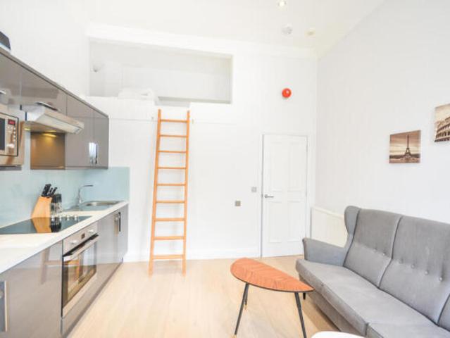 Studio for rent in Cat Hill