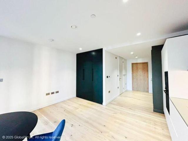 Studio for rent in Cat Hill
